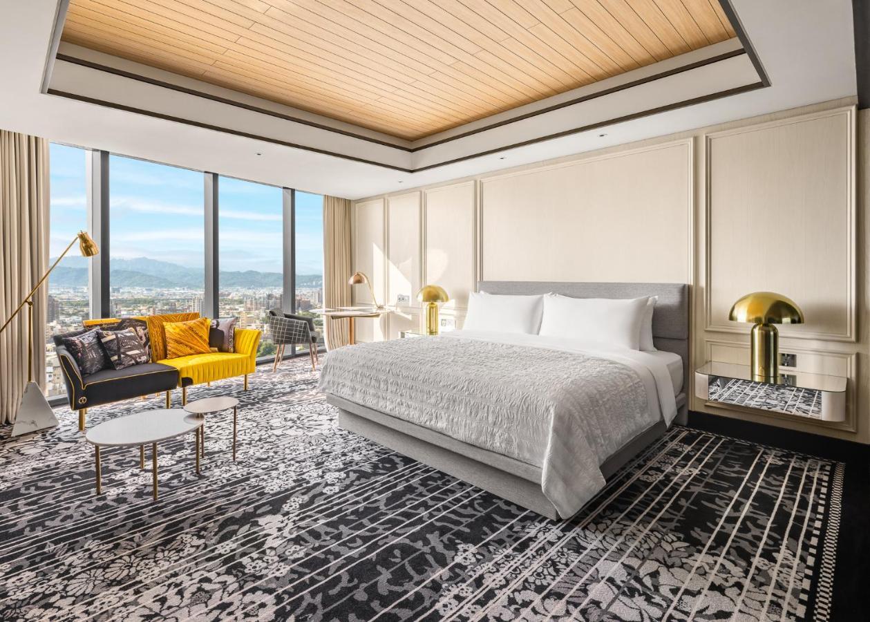 Le Meridien Ταϊχούνγκ Εξωτερικό φωτογραφία A bedroom at the hotel