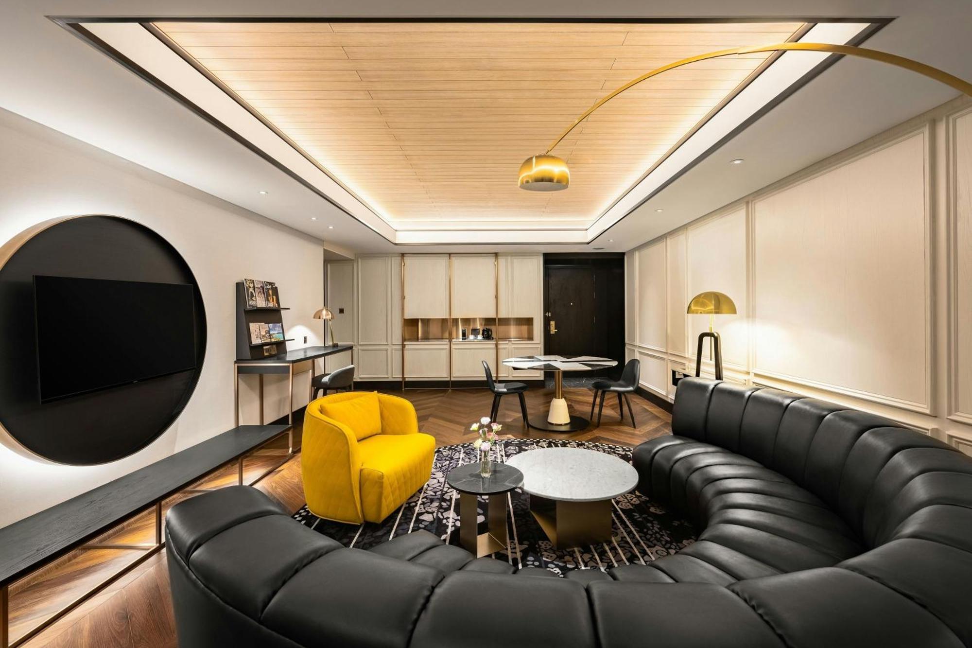 Le Meridien Ταϊχούνγκ Εξωτερικό φωτογραφία The interior of the 2018-built lounge