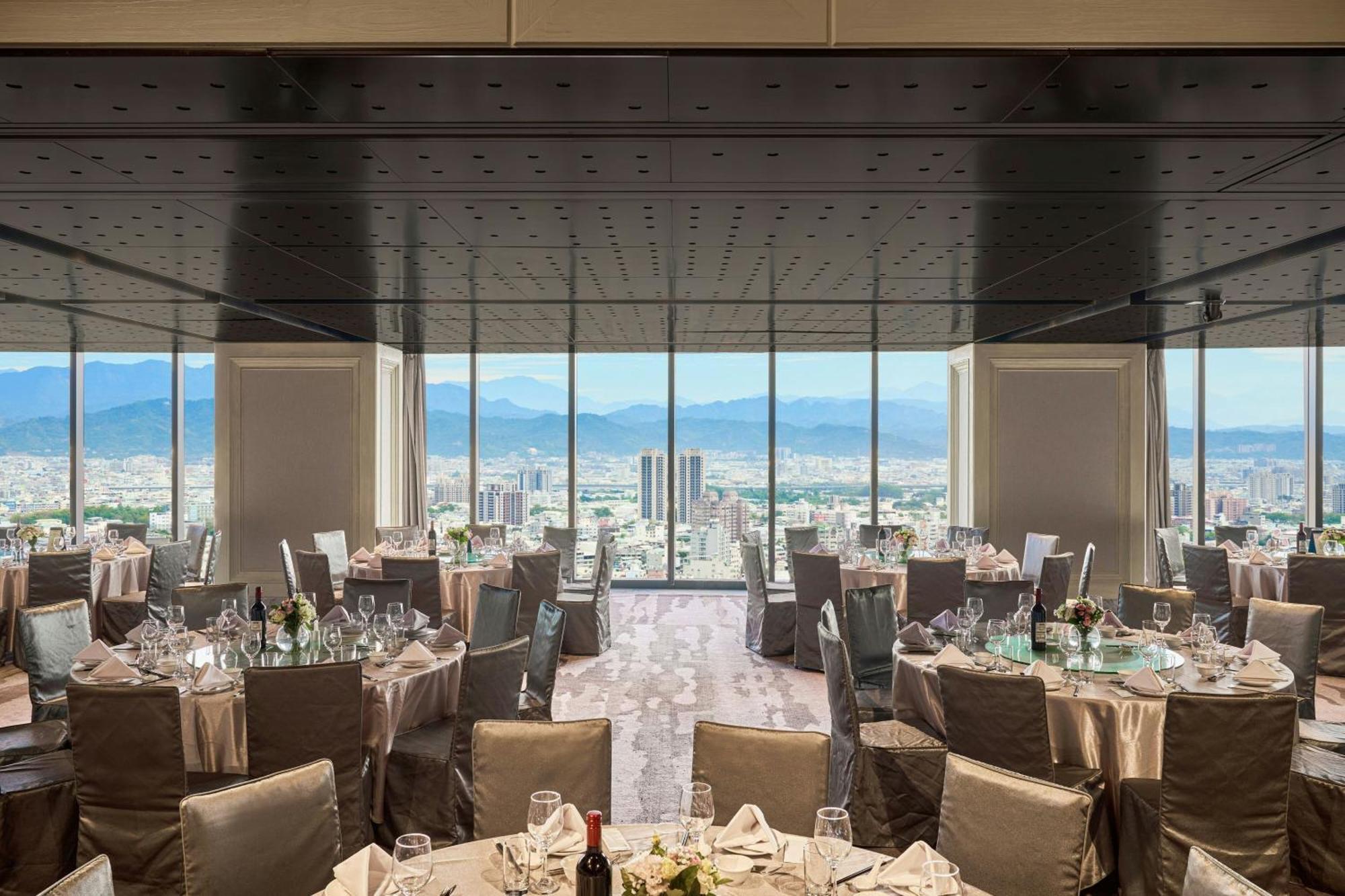 Le Meridien Ταϊχούνγκ Εξωτερικό φωτογραφία The restaurant