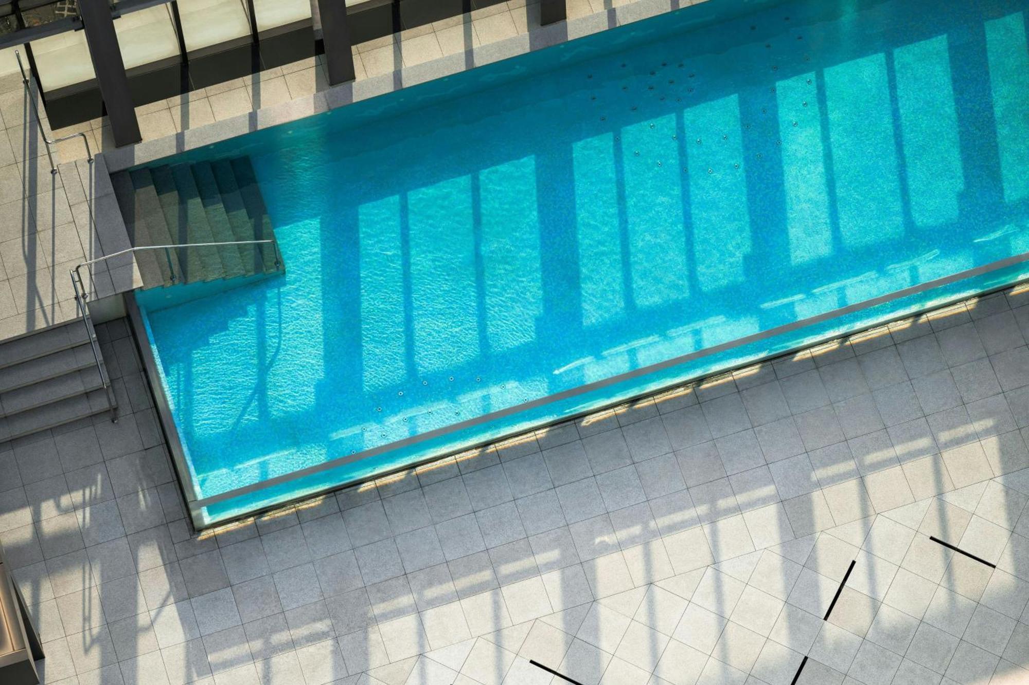 Le Meridien Ταϊχούνγκ Εξωτερικό φωτογραφία The pool at the top of the hotel