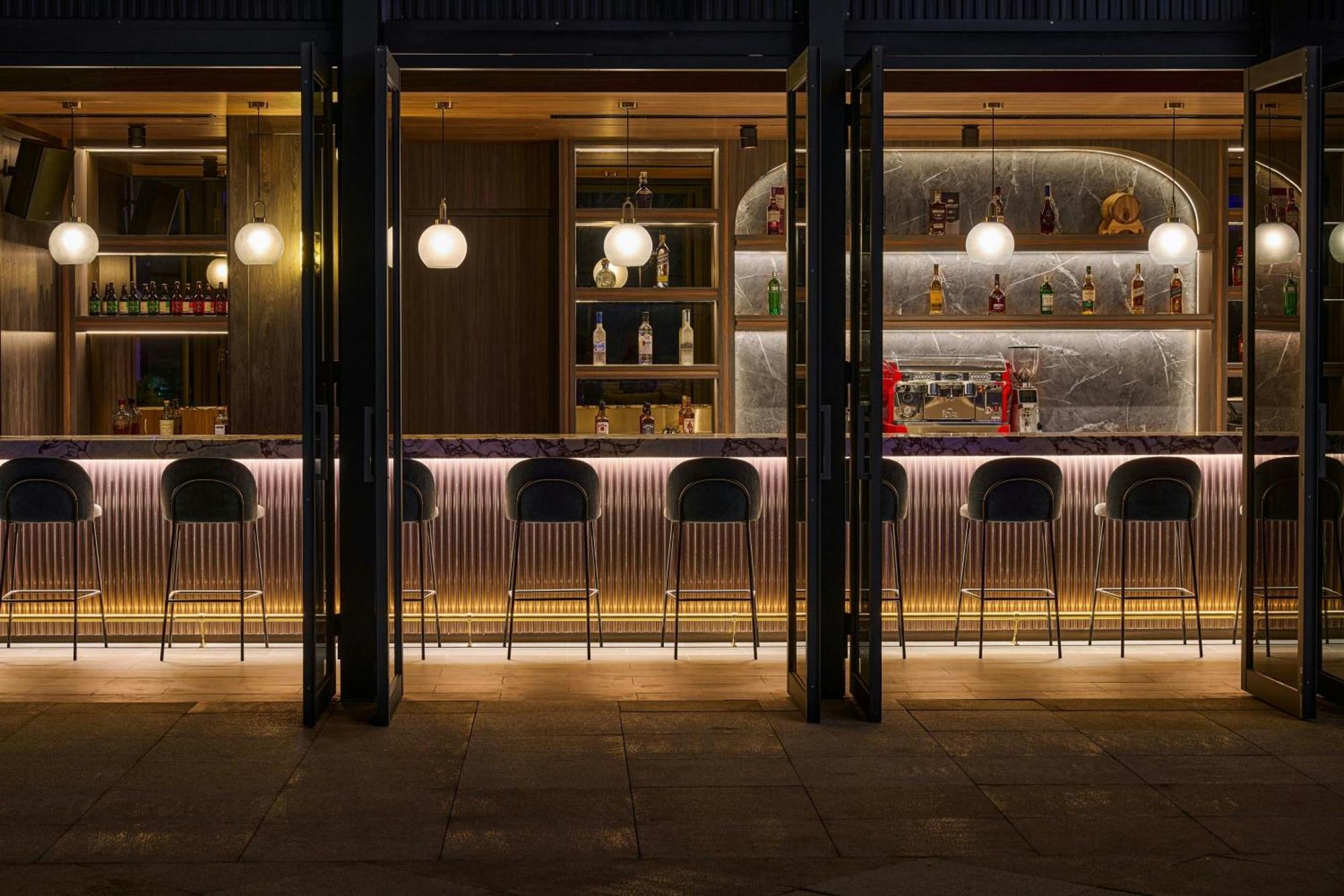 Le Meridien Ταϊχούνγκ Εξωτερικό φωτογραφία The bar at the top of the hotel