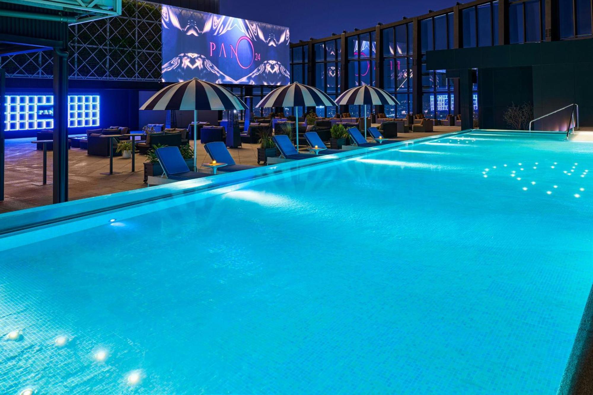 Le Meridien Ταϊχούνγκ Εξωτερικό φωτογραφία The rooftop pool at the hotel
